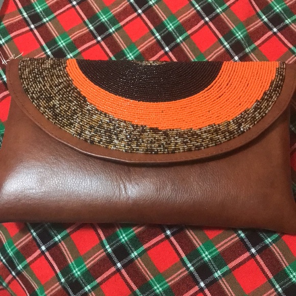 Crescent shape bead clutch bag - Picture 5 of 5